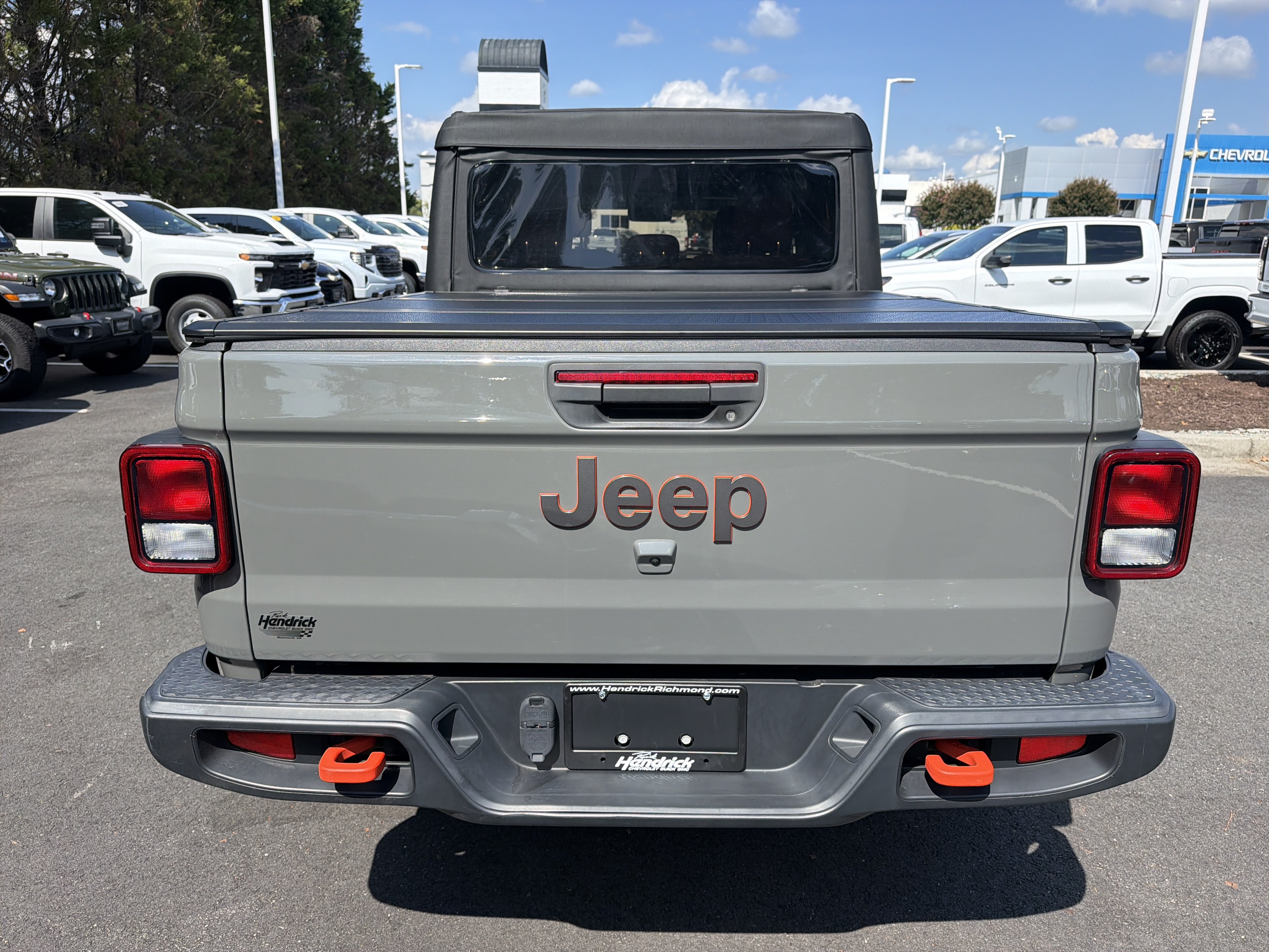 Used 2023 Jeep Gladiator Mojave AWD/4WD image 9