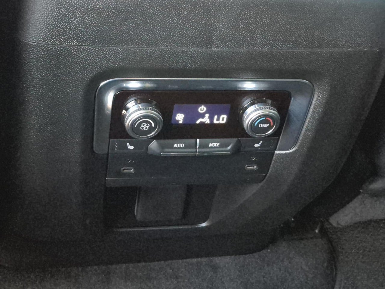 Certified 2026 GMC Yukon AT4 w/ AT4 Premium Package AWD/4WD image 16