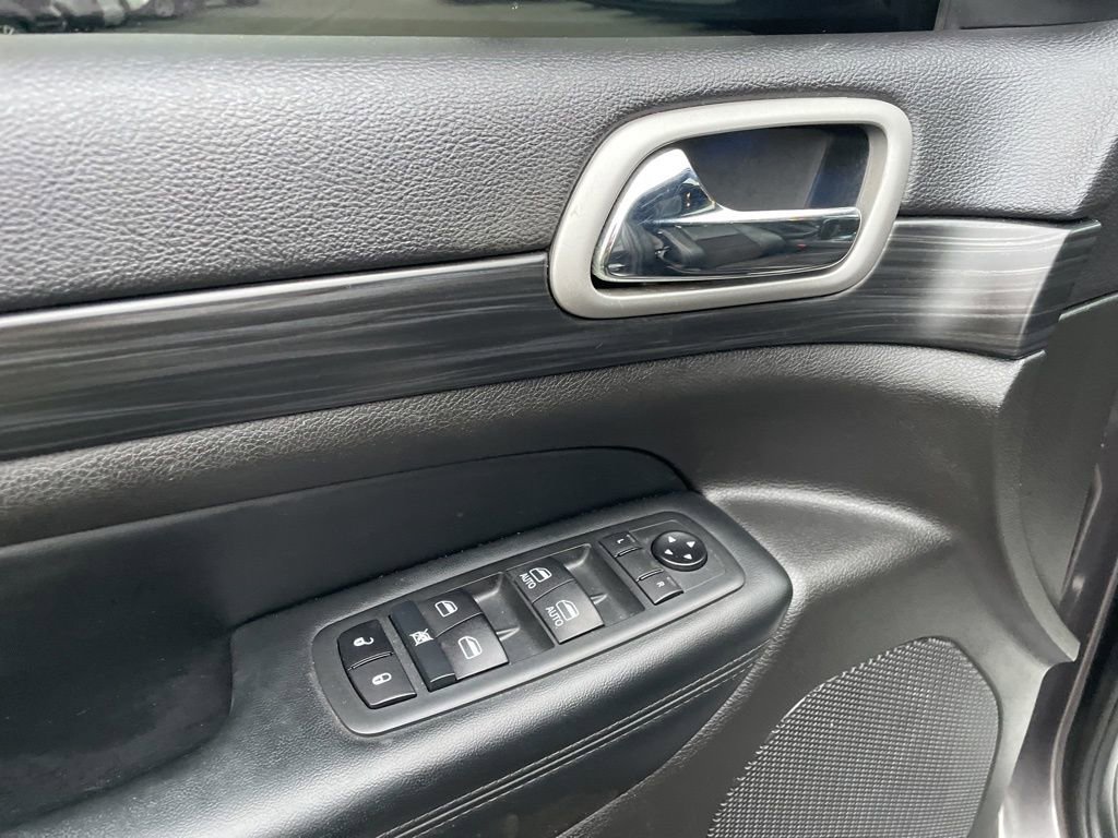 Used 2021 Jeep Grand Cherokee Laredo X image 16