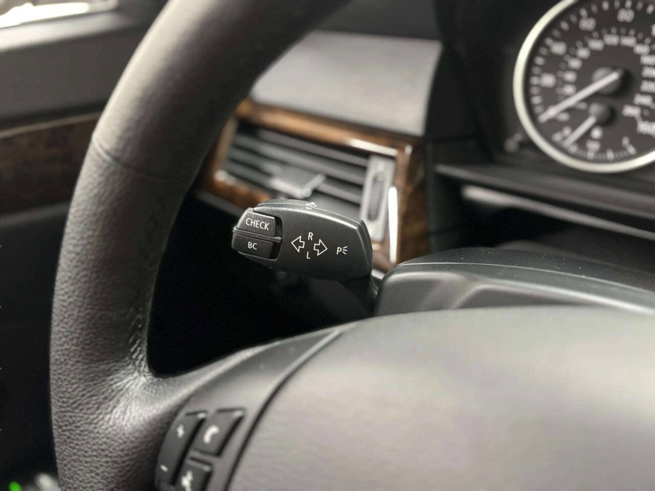 Used 2010 BMW 528i xDrive Sedan image 36