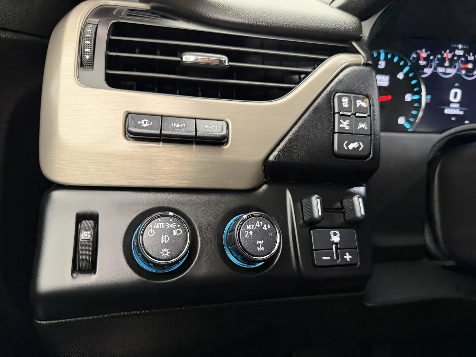 Used 2017 GMC Yukon XL Denali w/ Open Road Package AWD/4WD image 15