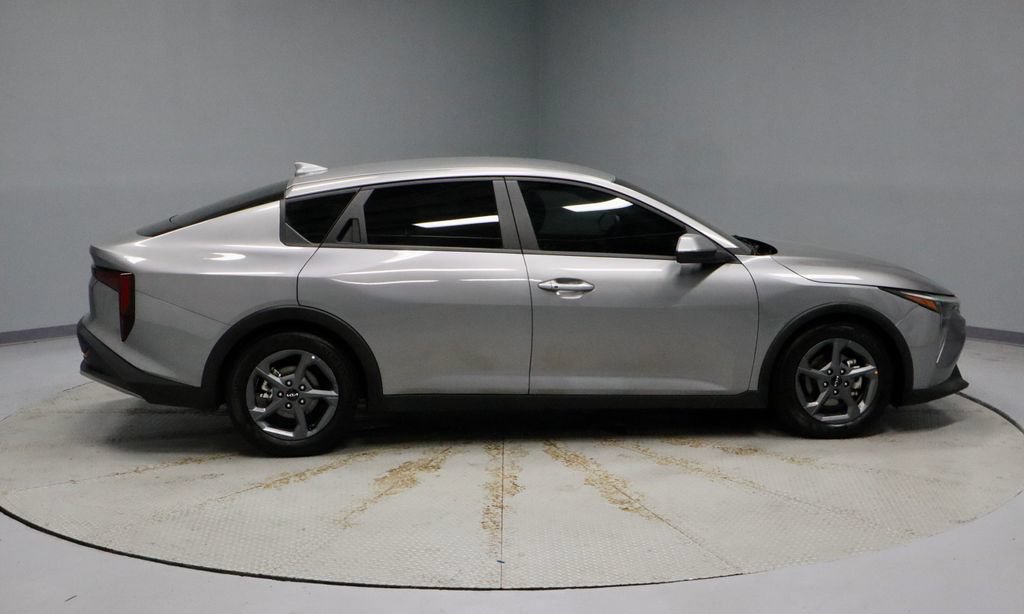 Used 2025 Kia K4 FWD image 11
