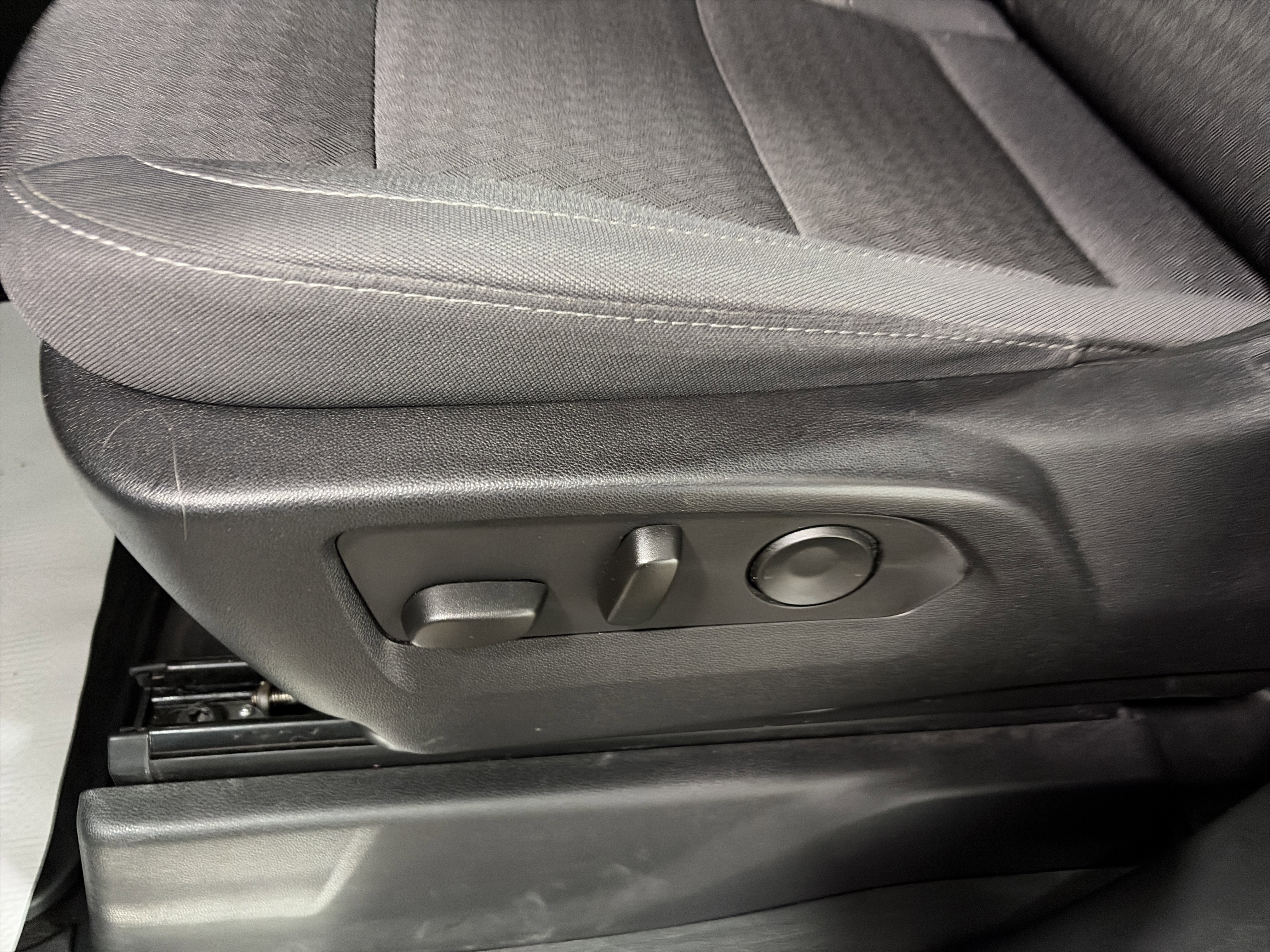 Used 2025 Chevrolet Silverado 1500 LT image 12