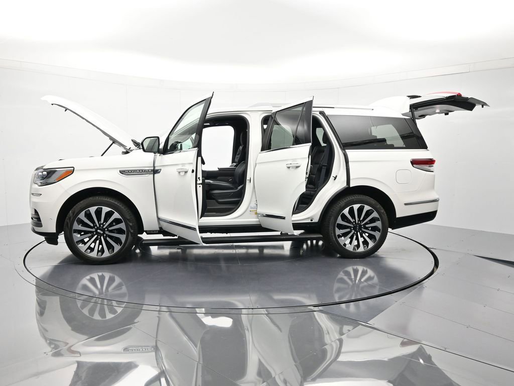 Used 2024 Lincoln Navigator Reserve image 49