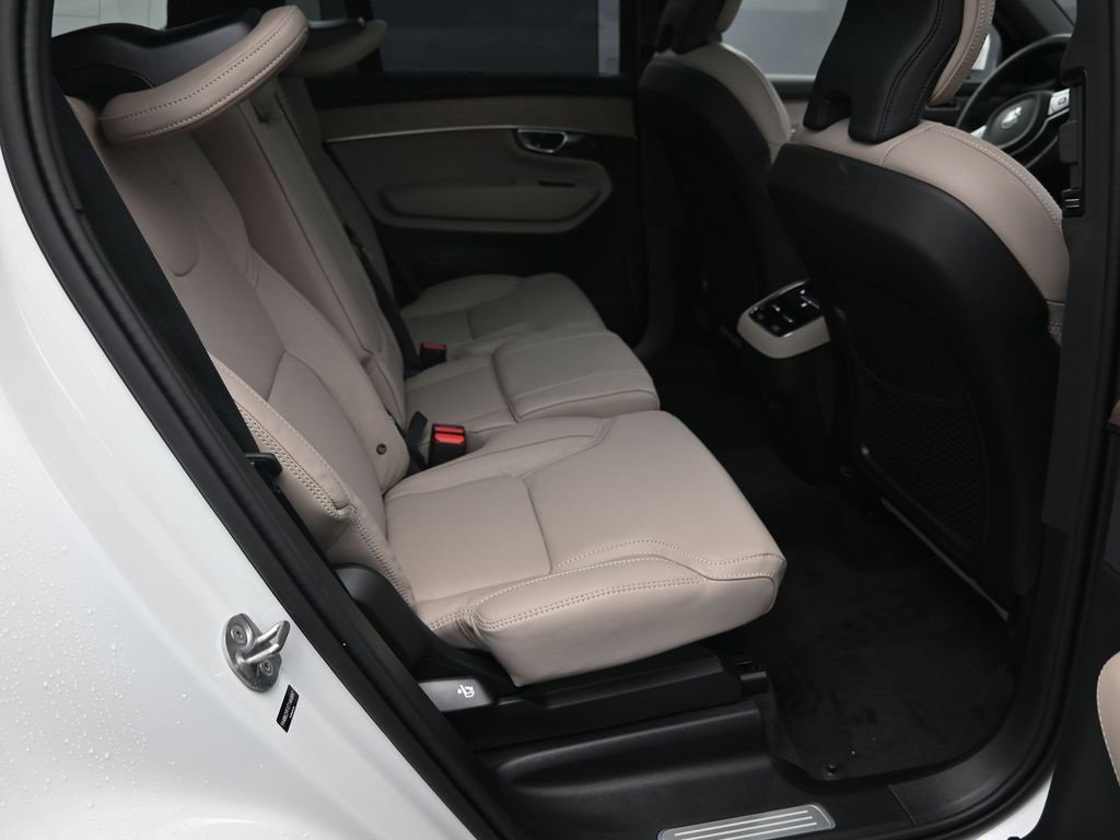 New 2026 Volvo XC90 B6 Ultra image 36