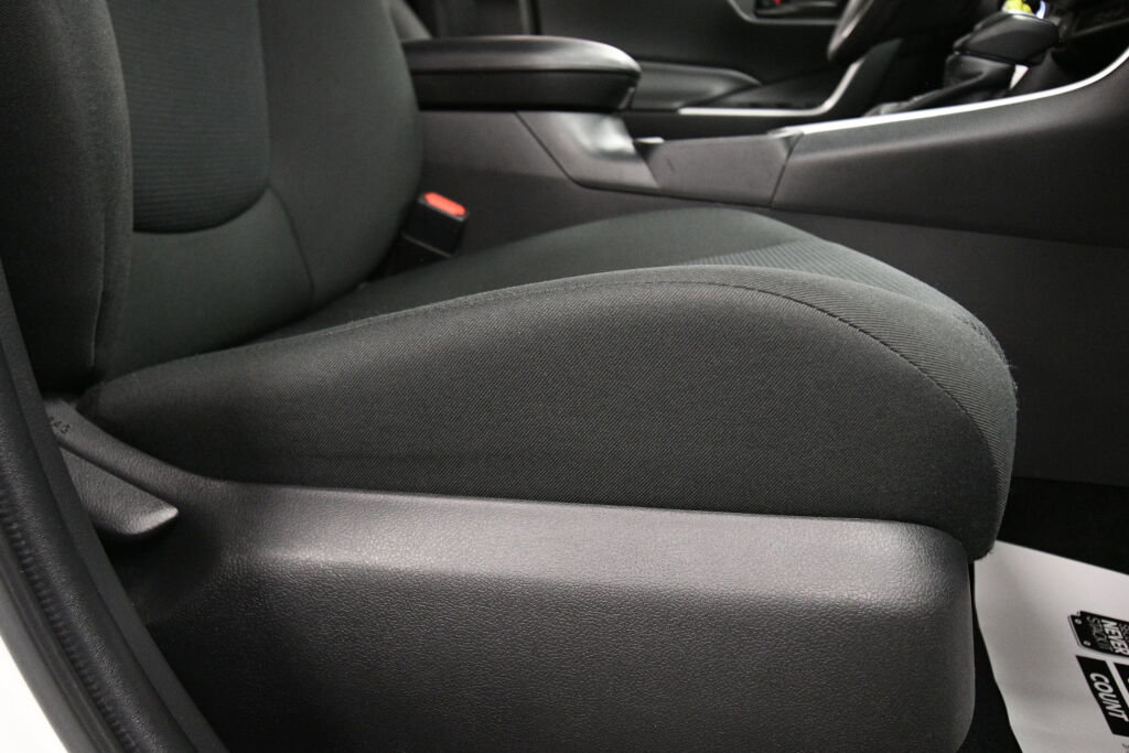 Used 2021 Toyota RAV4 LE w/ Carpet Mat Package (TMS) AWD/4WD image 25