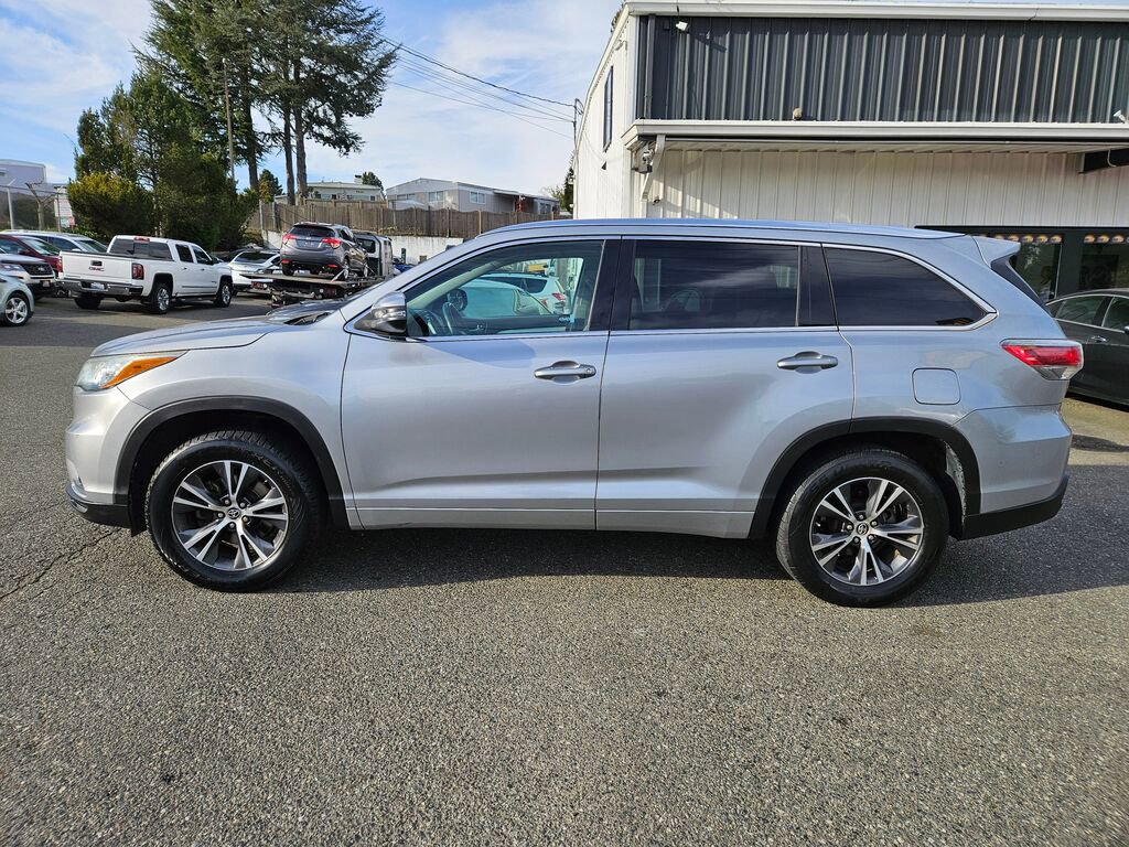 Used 2016 Toyota Highlander XLE image 11