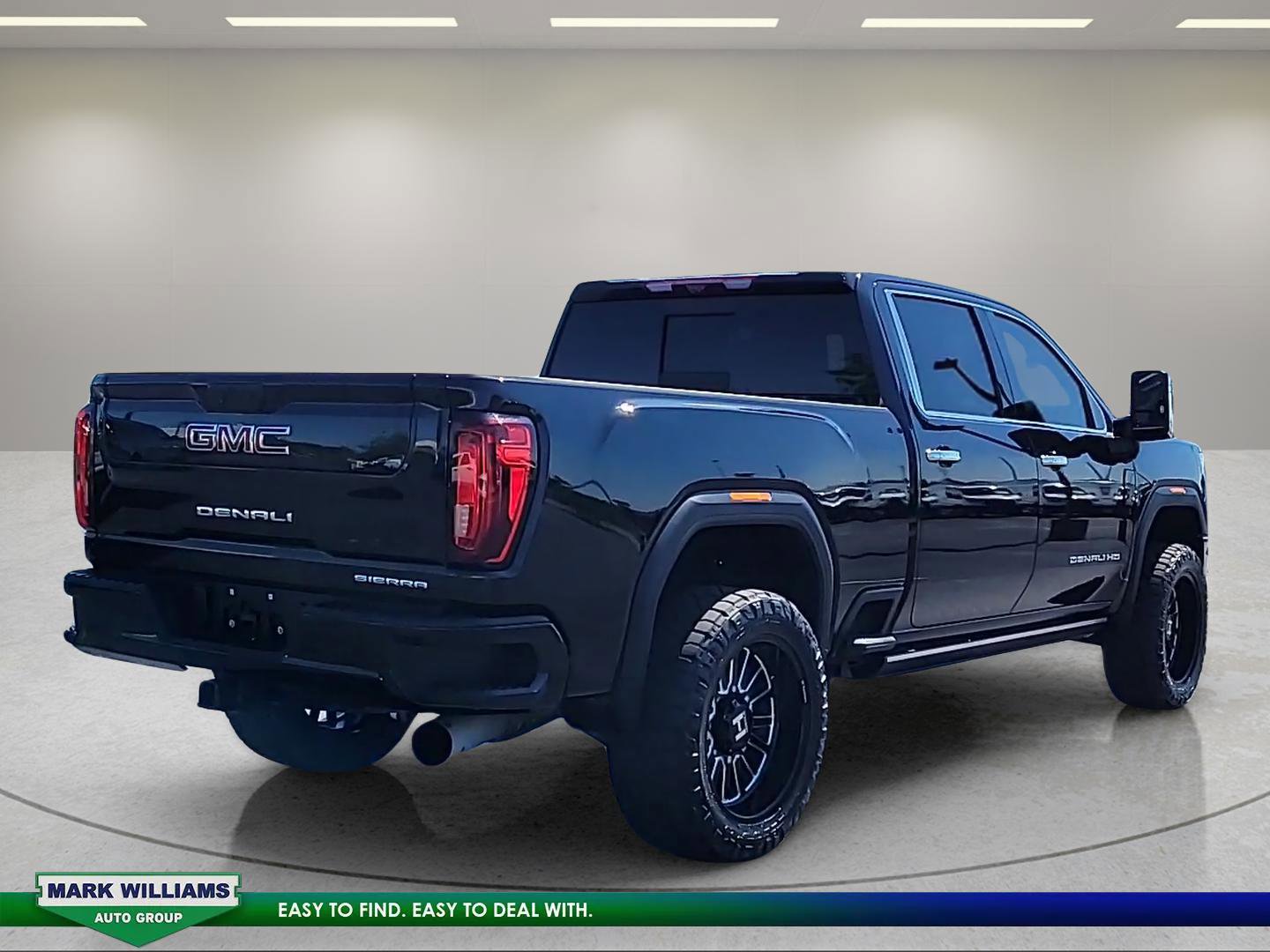 Used 2023 GMC Sierra 2500 Denali w/ Denali Black Diamond Edition AWD/4WD image 4