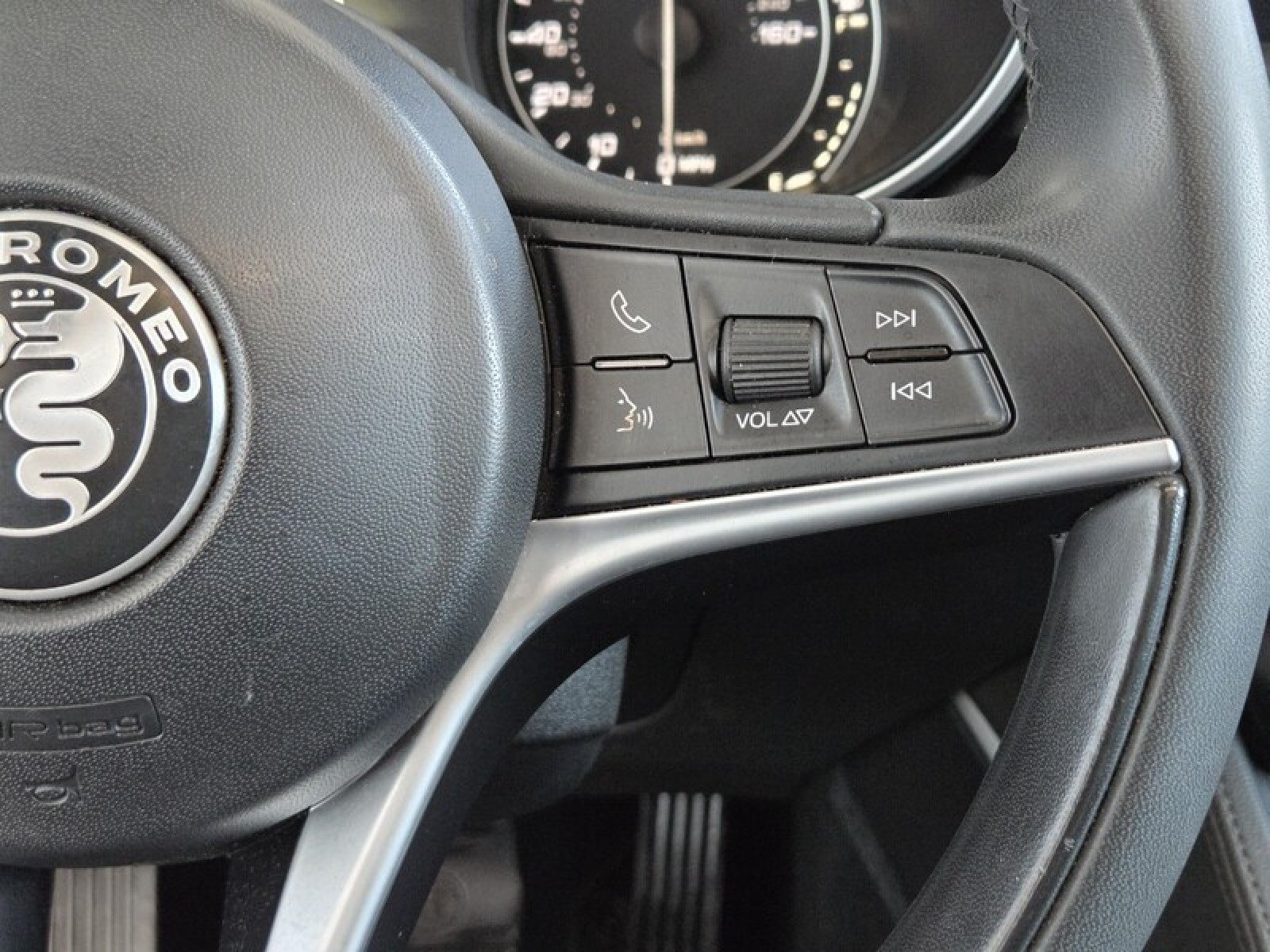 Used 2019 Alfa Romeo Stelvio AWD w/ Nero Edizione image 28