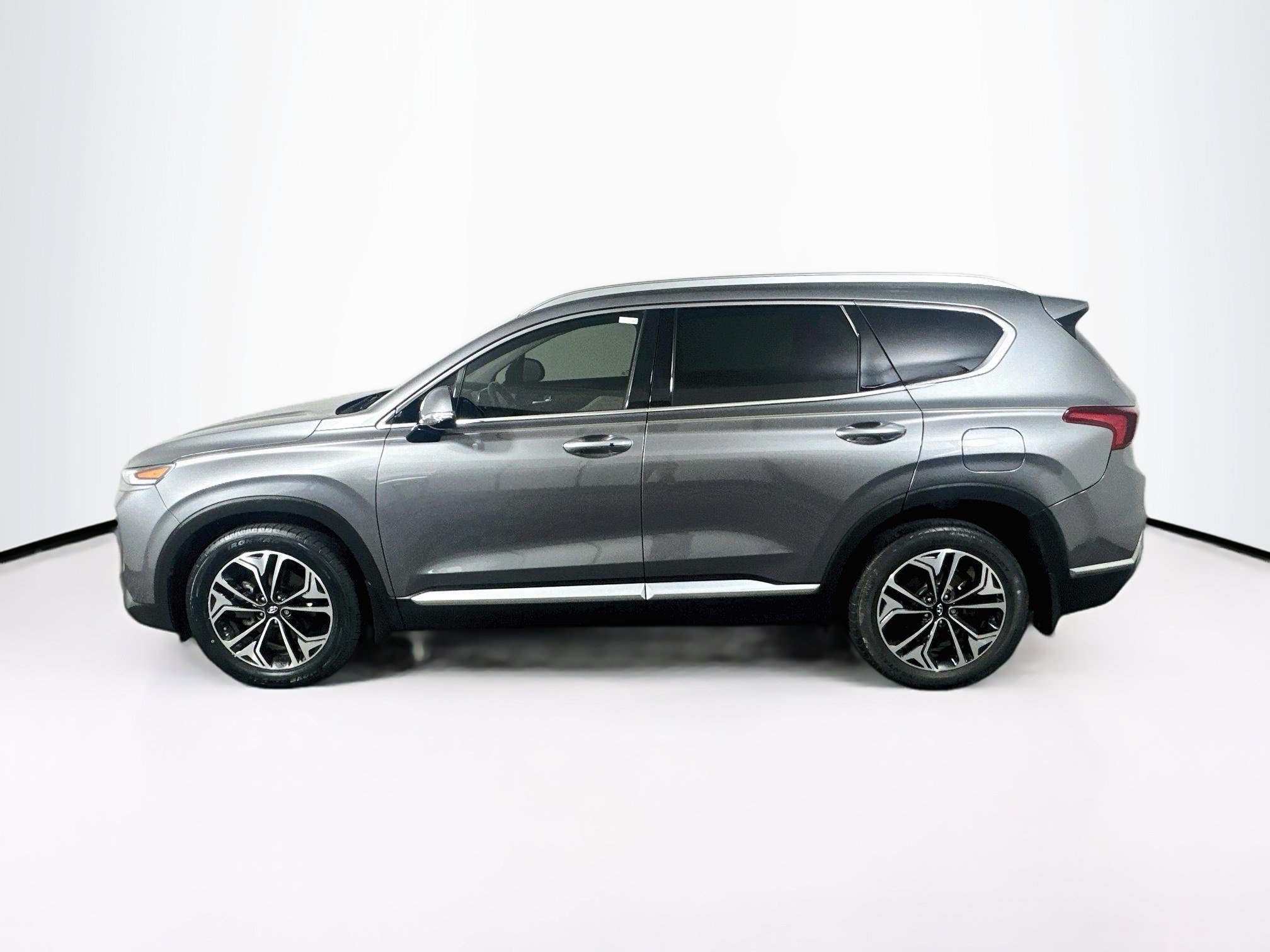 Used 2019 Hyundai Santa Fe Limited w/ Cargo Package FWD image 4