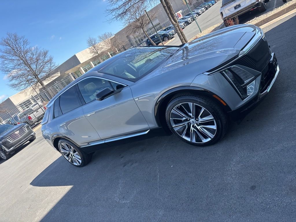 Used 2024 Cadillac Lyriq Luxury w/ LPO, Floor Liner Package image 2