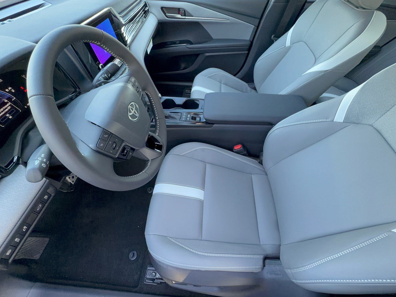 Used 2026 Toyota Camry SE FWD image 5