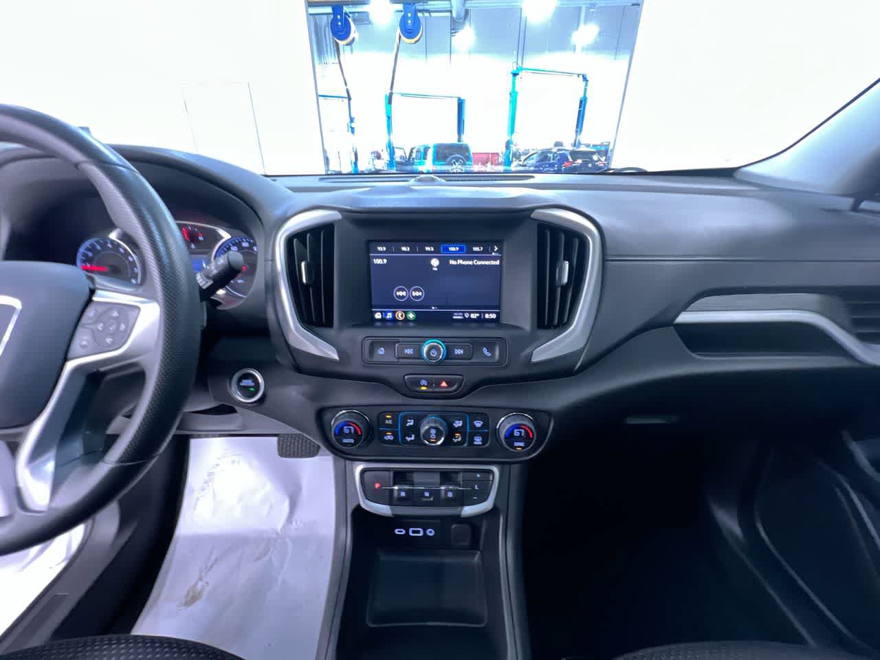 Used 2024 GMC Terrain SLE w/ Driver Convenience Package FWD image 23