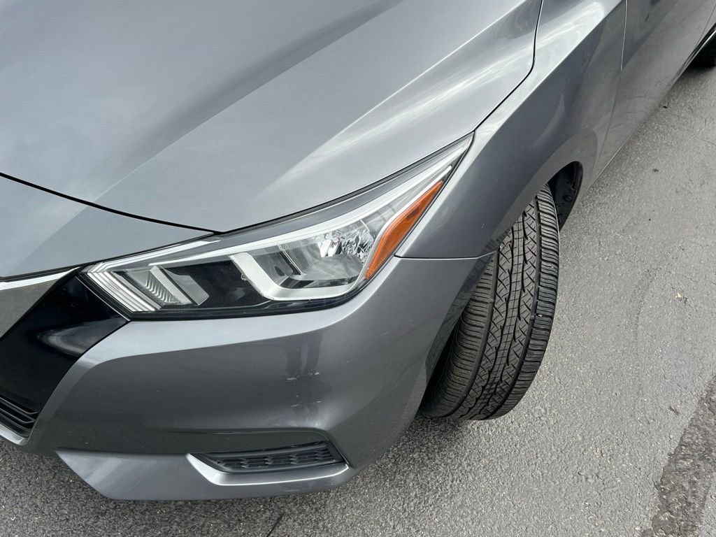 Used 2021 Nissan Versa SV image 3