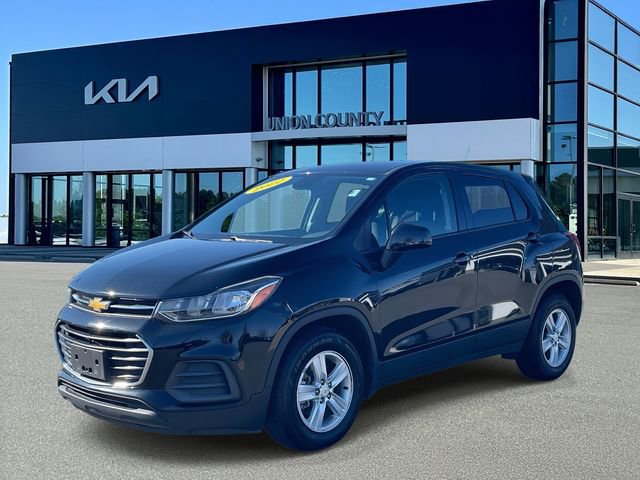 Used 2022 Chevrolet Trax LS w/ Tint and Cruise Package image 8