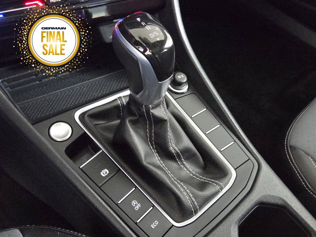 Certified 2025 Volkswagen Jetta SE w/ Sunroof Package image 24