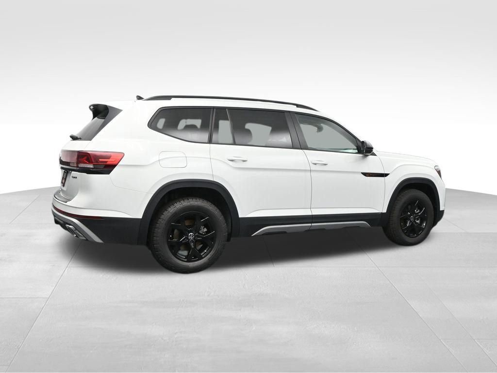 New 2025 Volkswagen Atlas Peak Edition SE image 3