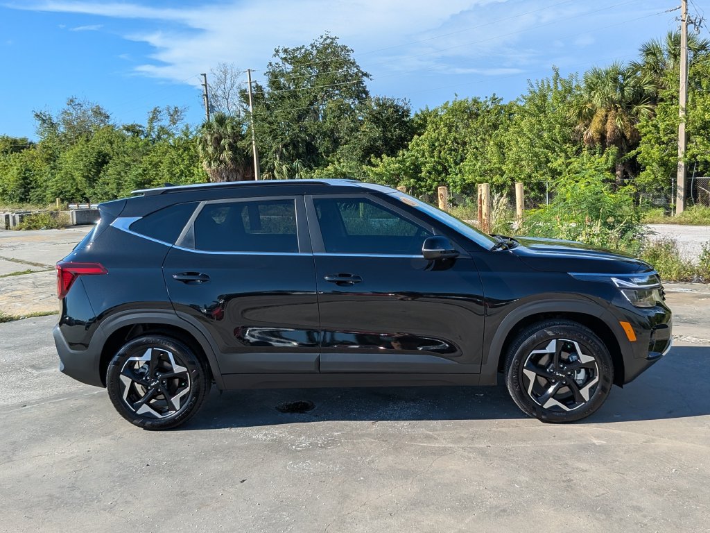Certified 2026 Kia Seltos EX FWD image 10