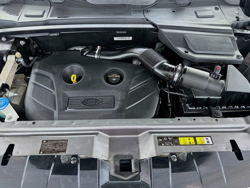 Used 2017 Land Rover Discovery Sport HSE Luxury image 32