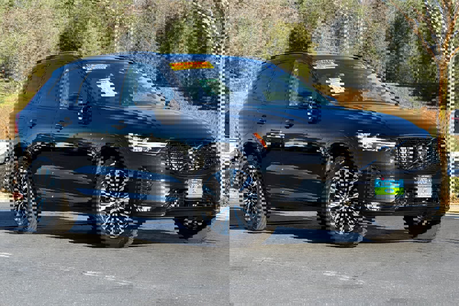 Used 2025 Volvo XC60 B5 Plus image 2