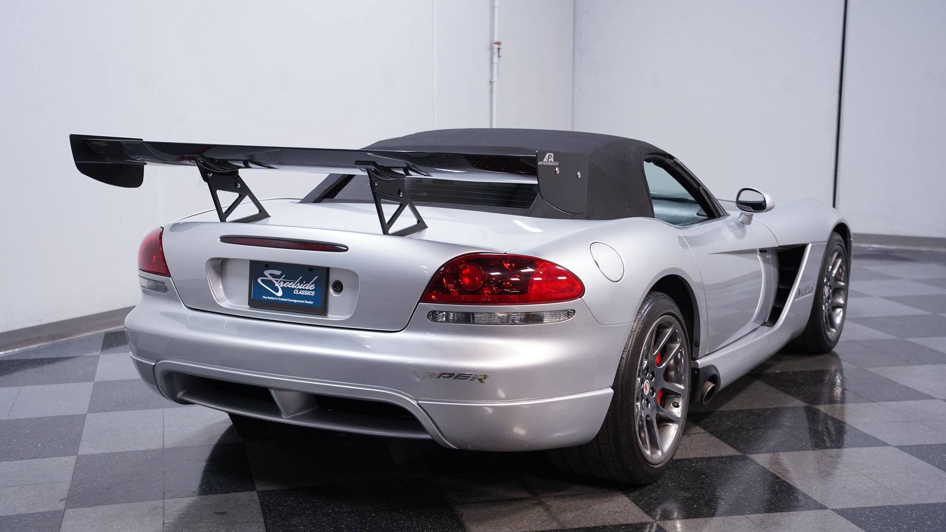 Used 2005 Dodge Viper SRT-10 image 10
