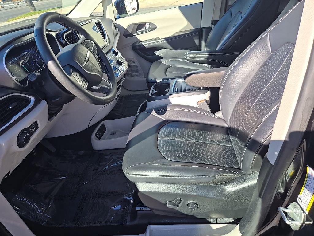 Used 2024 Chrysler Pacifica Touring-L image 12