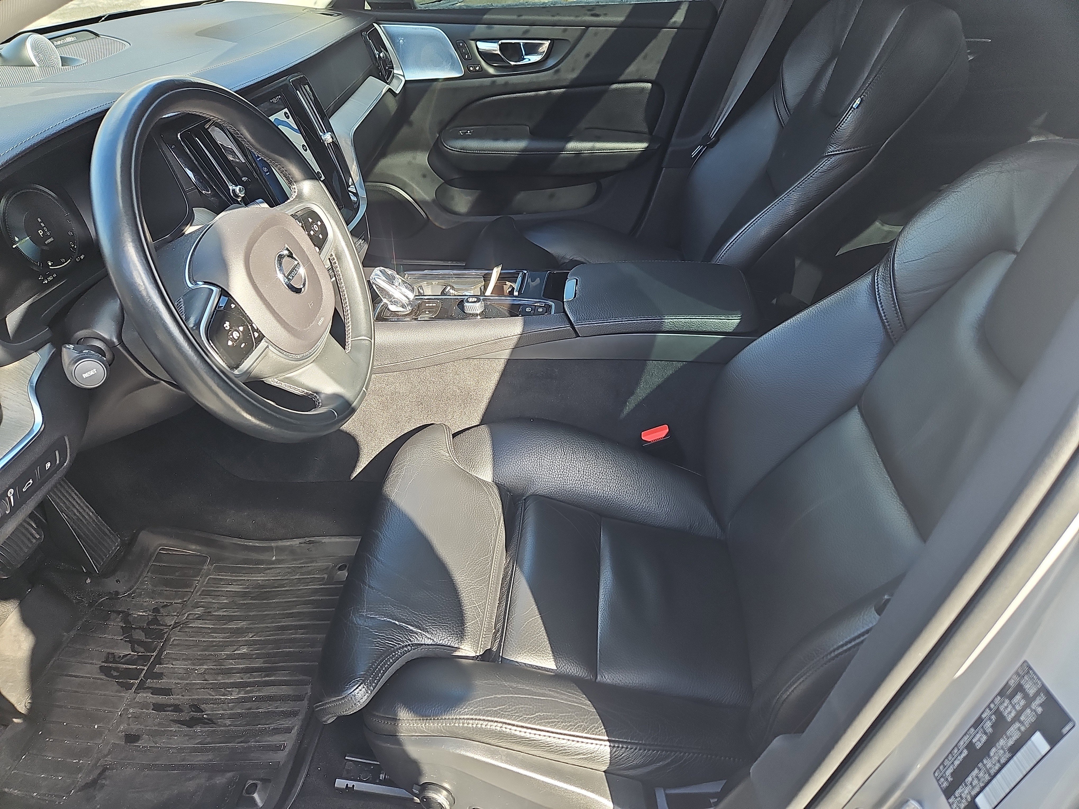 Used 2022 Volvo S60 T8 Inscription image 31