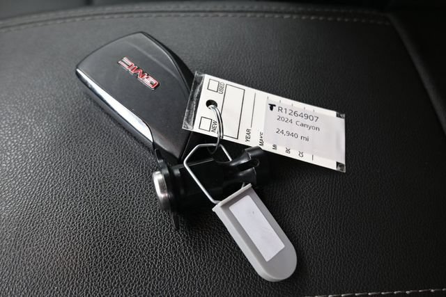 Used 2024 GMC Canyon Elevation w/ Elevation Premium Package RWD image 9