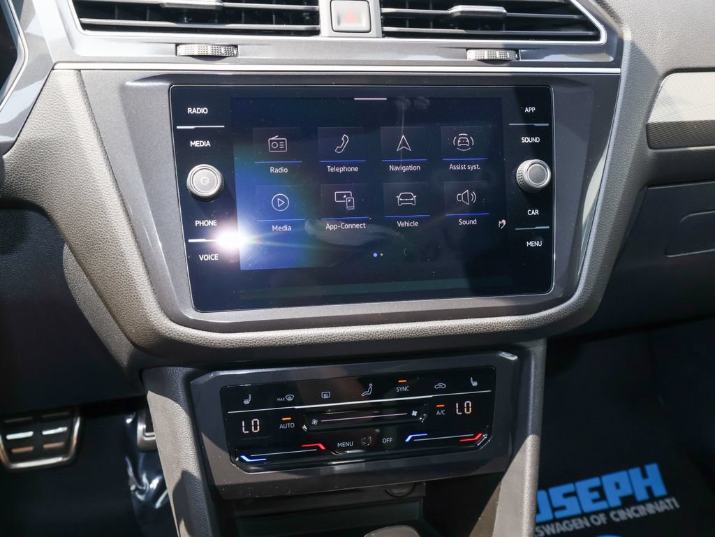 Certified 2024 Volkswagen Tiguan SE R-Line AWD/4WD image 19