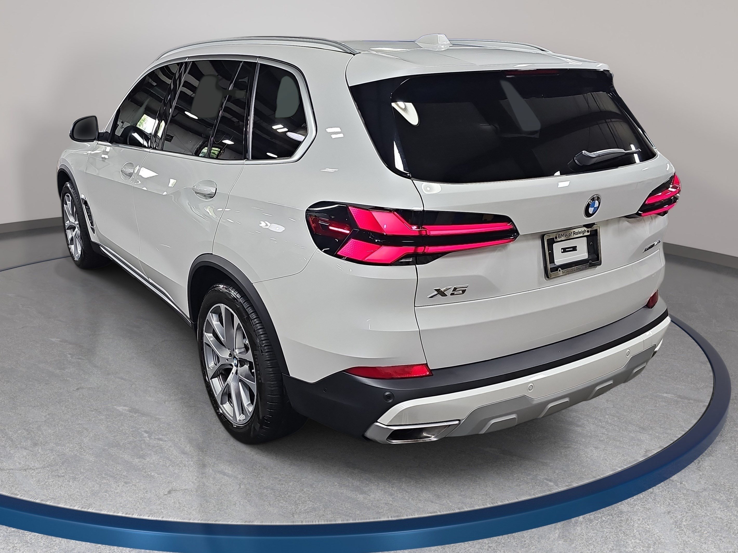 Certified 2026 BMW X5 xDrive40i w/ Climate Comfort Package AWD/4WD image 8