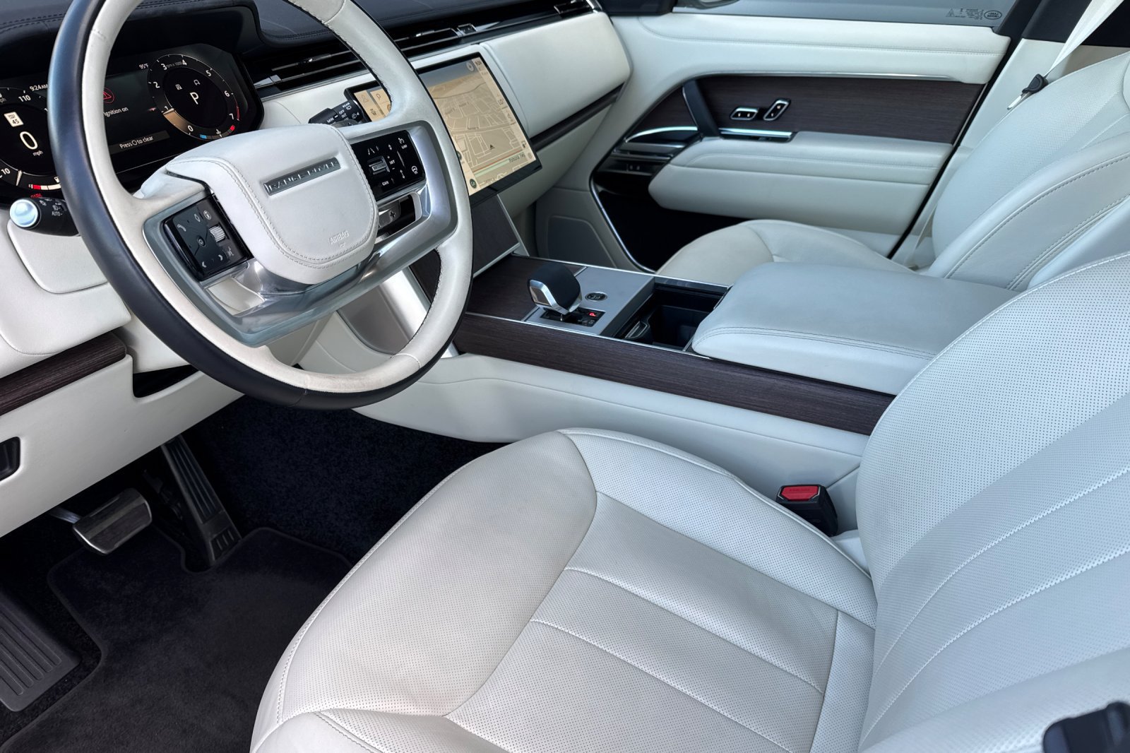 Certified 2025 Land Rover Range Rover SE AWD/4WD image 9