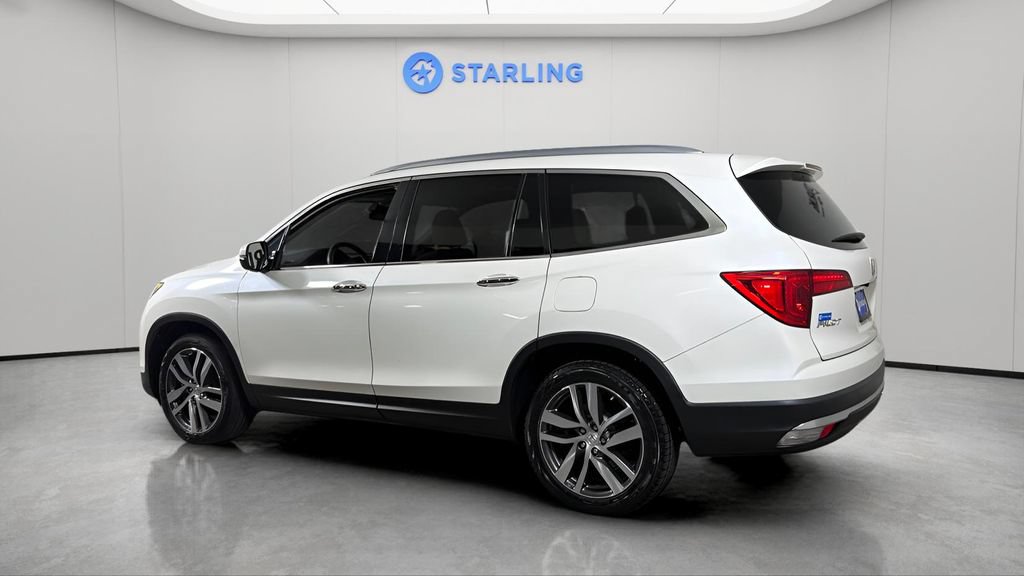 Used 2017 Honda Pilot Touring image 4