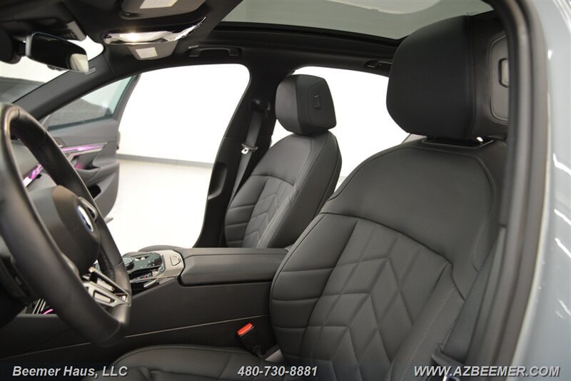 Used 2025 BMW 550e xDrive w/ Premium Package AWD/4WD image 19