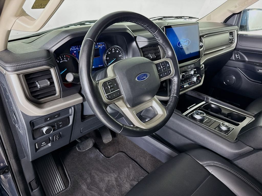 Used 2022 Ford Expedition XLT image 9