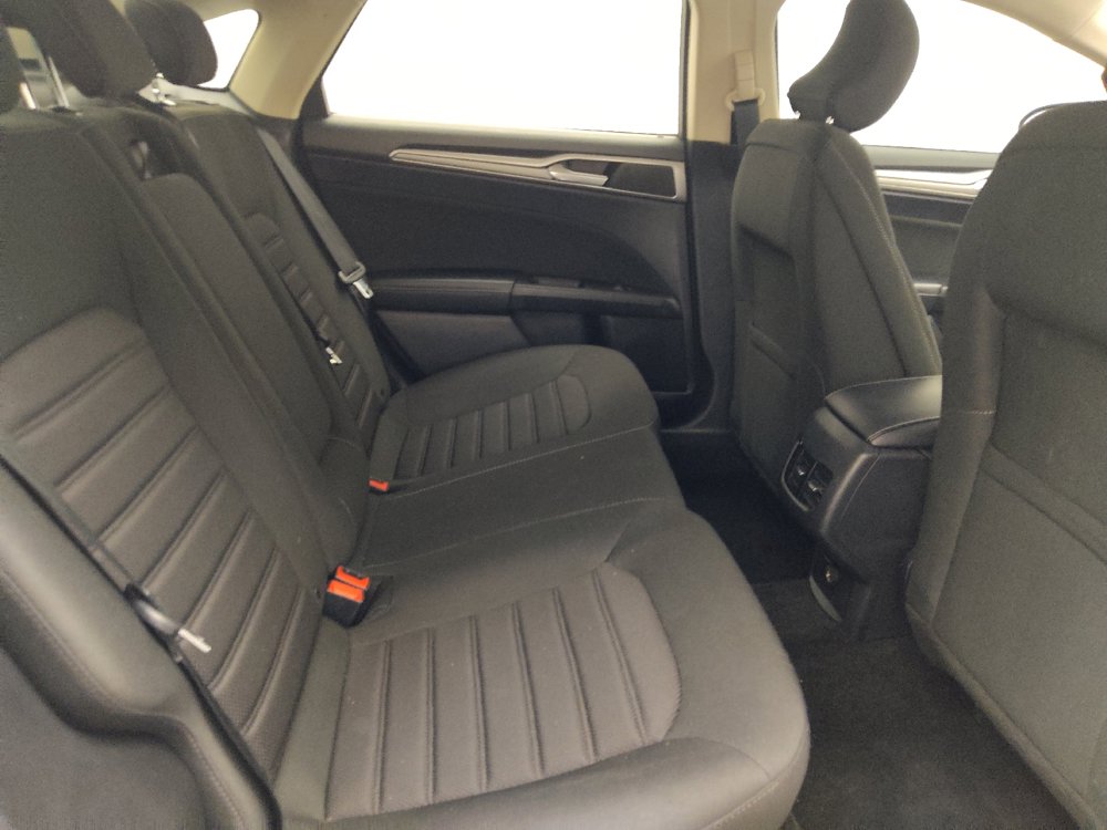Used 2019 Ford Fusion SE FWD image 19