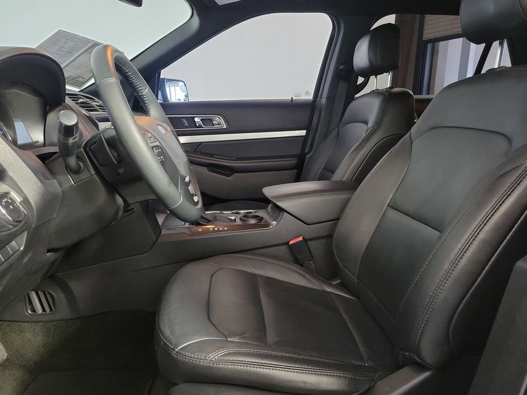 Used 2017 Ford Explorer XLT w/ Equipment Group 202A FWD image 12