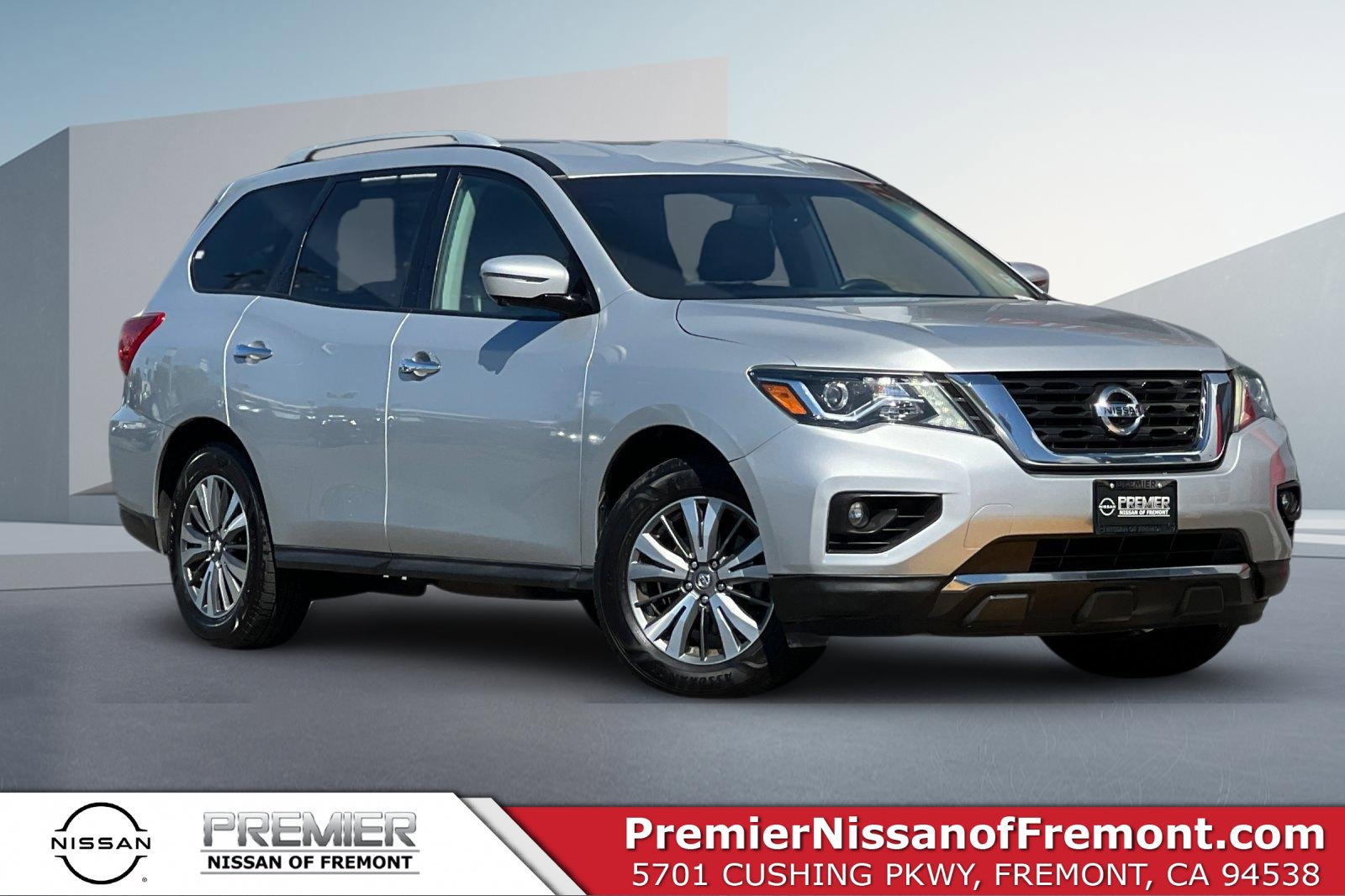 Used 2017 Nissan Pathfinder SL FWD image 1