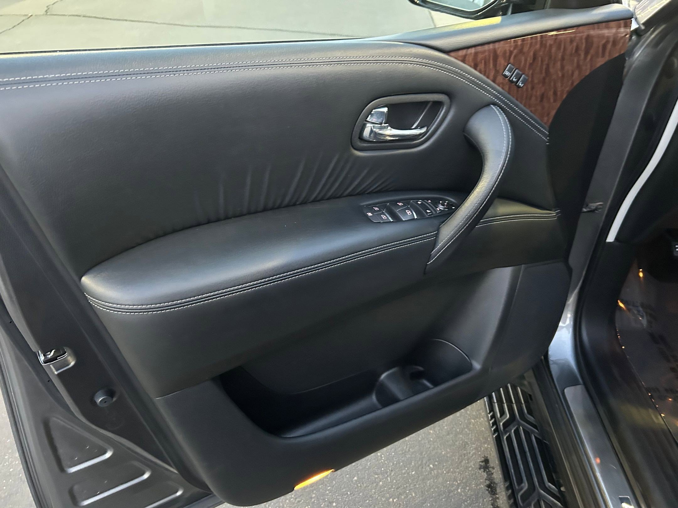 Used 2019 Nissan Armada Platinum w/ Captain's Chairs Package image 9