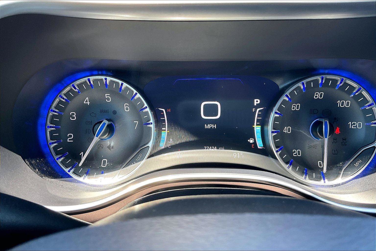 Used 2017 Chrysler Pacifica Touring-L Plus w/ Tire & Wheel Group FWD image 19