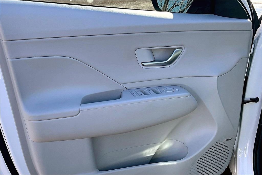 Used 2024 Hyundai Kona Limited image 24