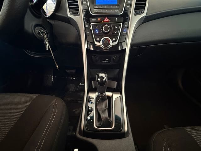 Used 2017 Hyundai Elantra GT FWD image 15