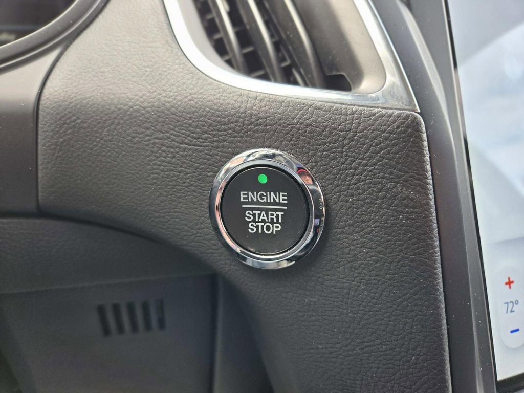 Used 2022 Ford Edge Titanium image 31