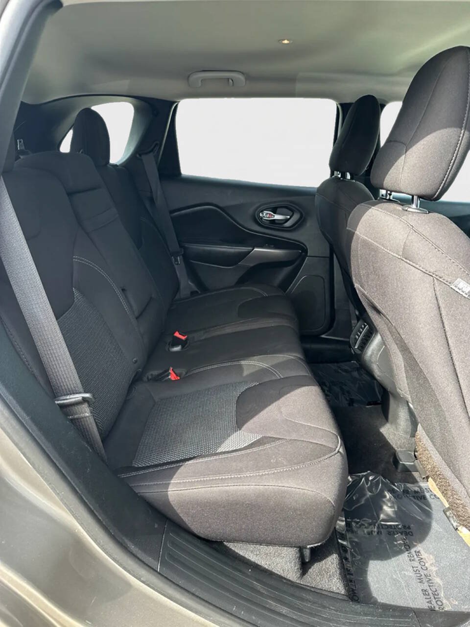 Used 2019 Jeep Cherokee Latitude w/ Popular Appearance Group FWD image 15