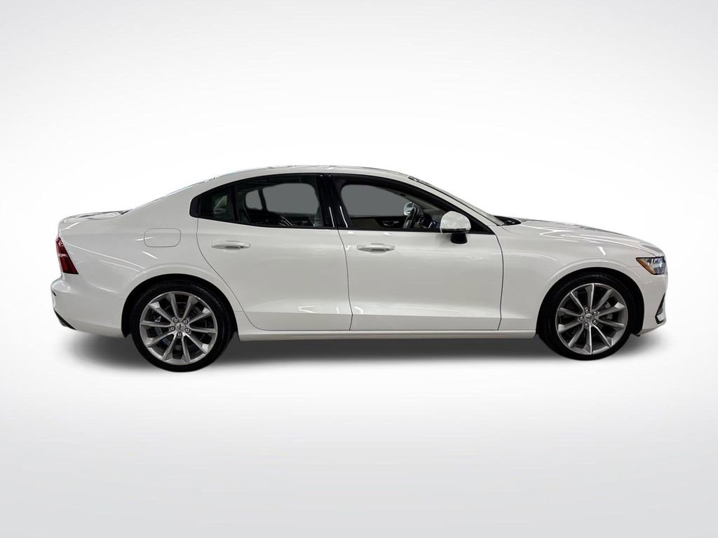 Used 2021 Volvo S60 T5 Momentum image 6