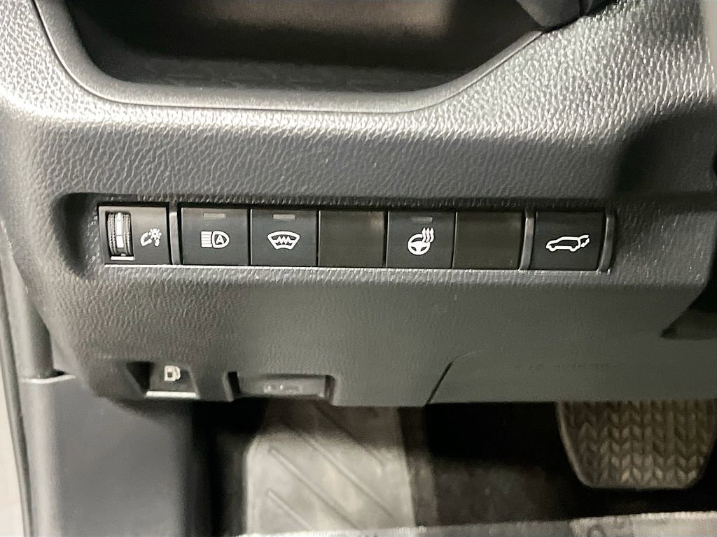 Used 2024 Toyota RAV4 SE w/ Convenience Package image 10