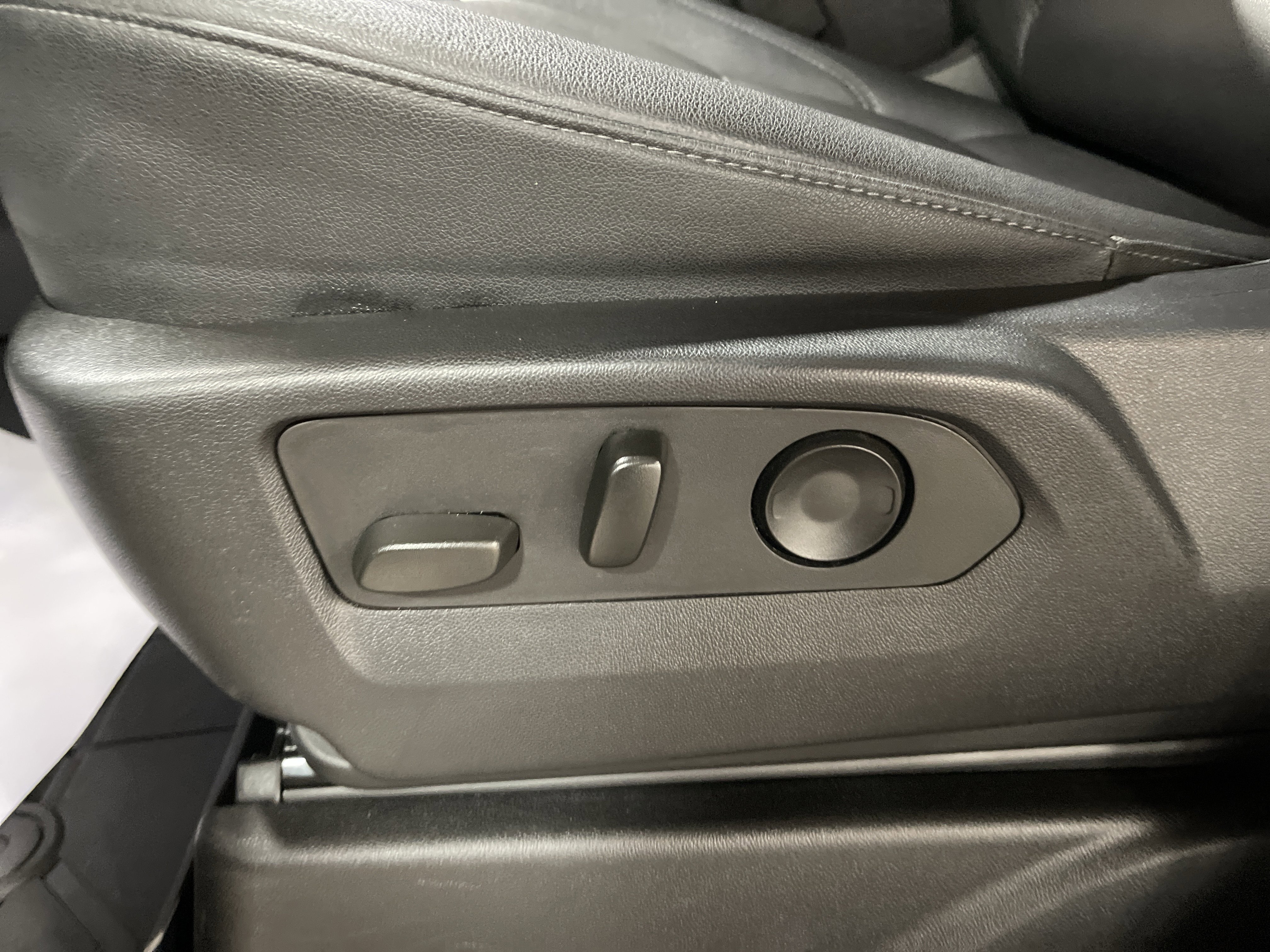 Used 2023 Chevrolet Suburban LT image 10