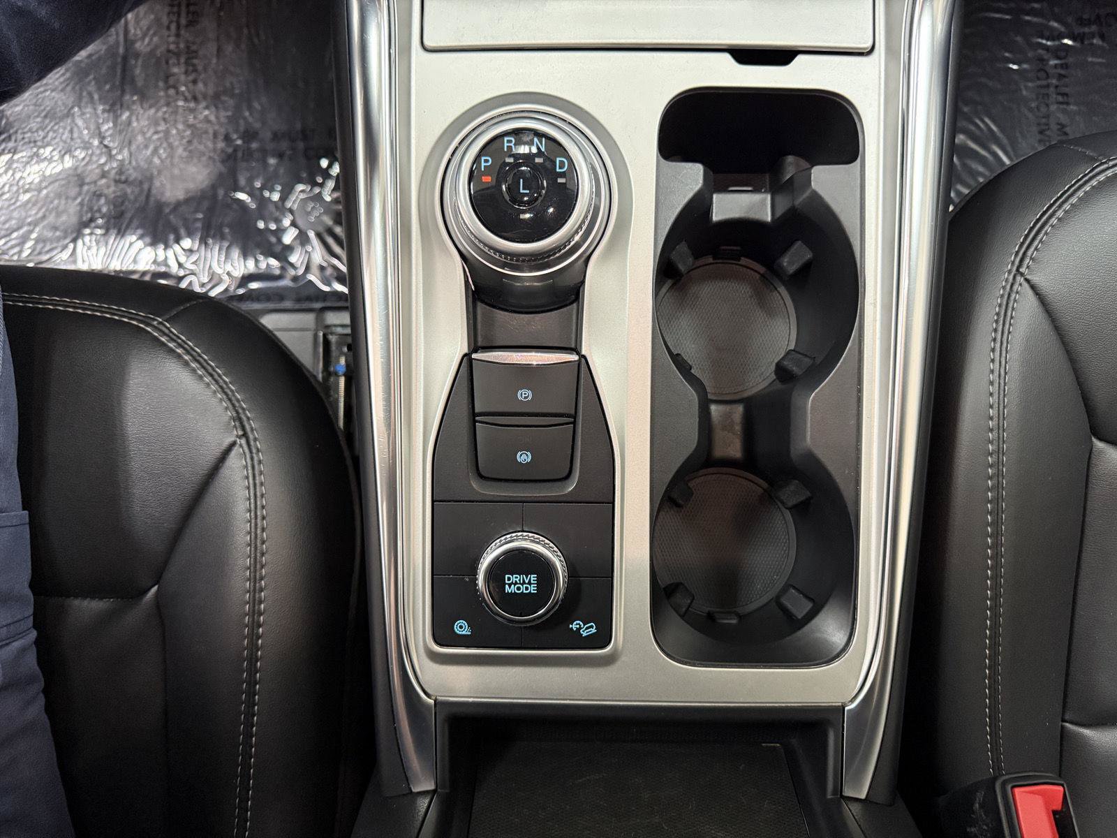 Used 2022 Ford Explorer XLT w/ Equipment Group 202A AWD/4WD image 16