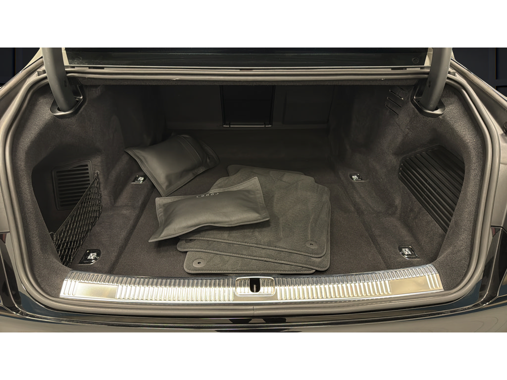 Used 2024 Audi S8 w/ S8 Comfort Plus Package AWD/4WD image 29