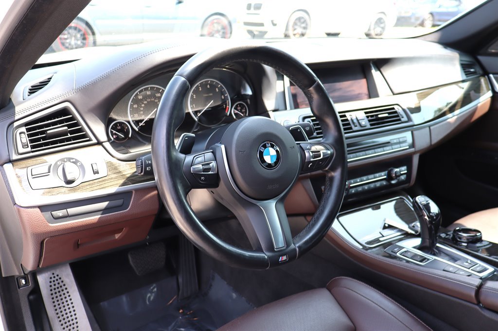 Used 2015 BMW 550i Sedan RWD image 16