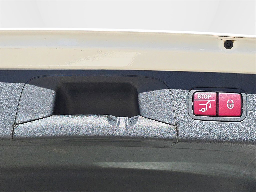 Used 2022 Mercedes-Benz GLC 300 4MATIC image 17